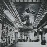 E osservando alcune immagini antiche � sorprendente notare come gli ambienti, a distanza di decenni, siano rimasti perfettamente uguali (foto di Arturo Cucciolla tratta dal libro "Bari capitale a teatro. Il politeama Petruzzelli" - Edipuglia, 1987)